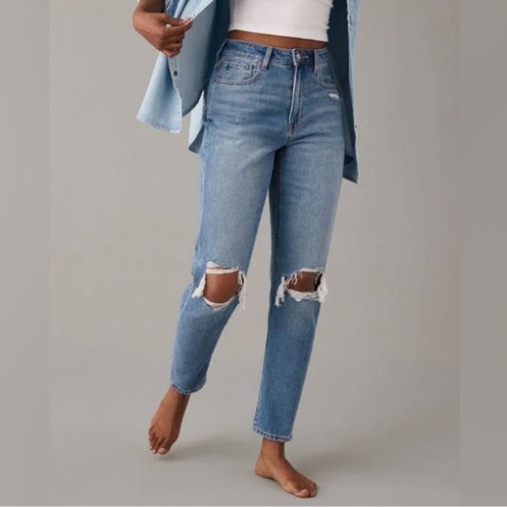 American Eagle Outfitters | Women’s Medium Blue Distressed Mom Jeans, size 4